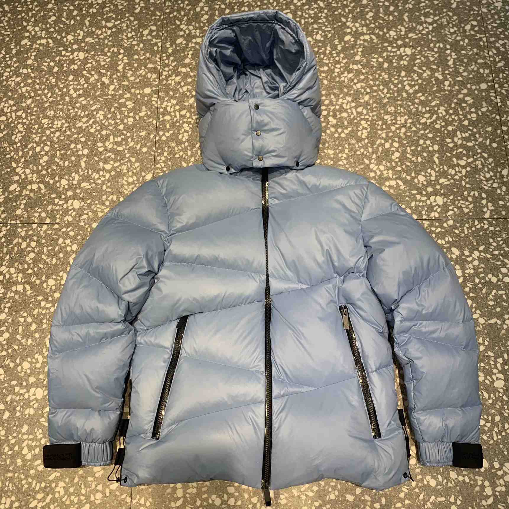 Moncler Yonne Short Down Jacket - 