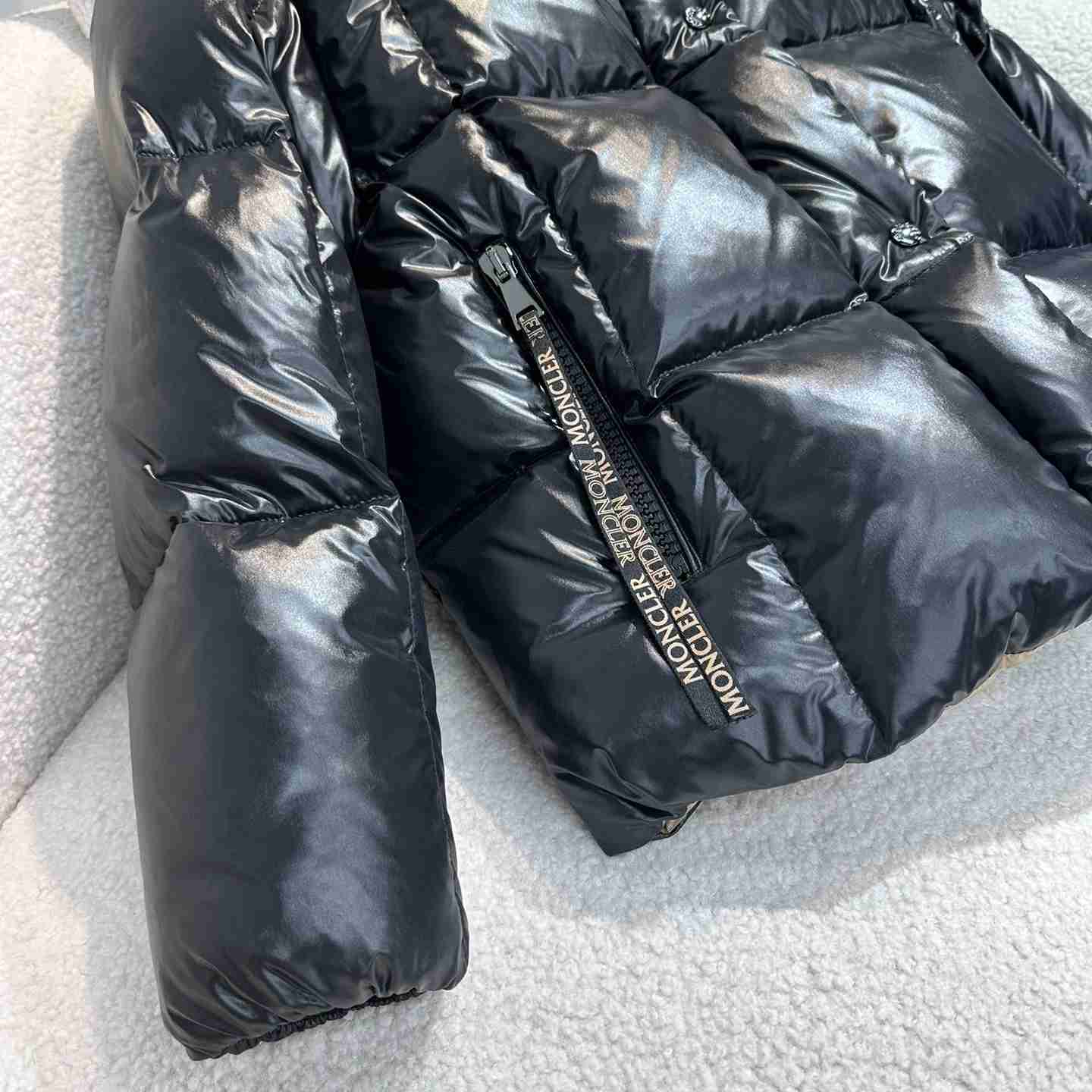 Moncler Parana Short Down Jacket - PerfectKickZ