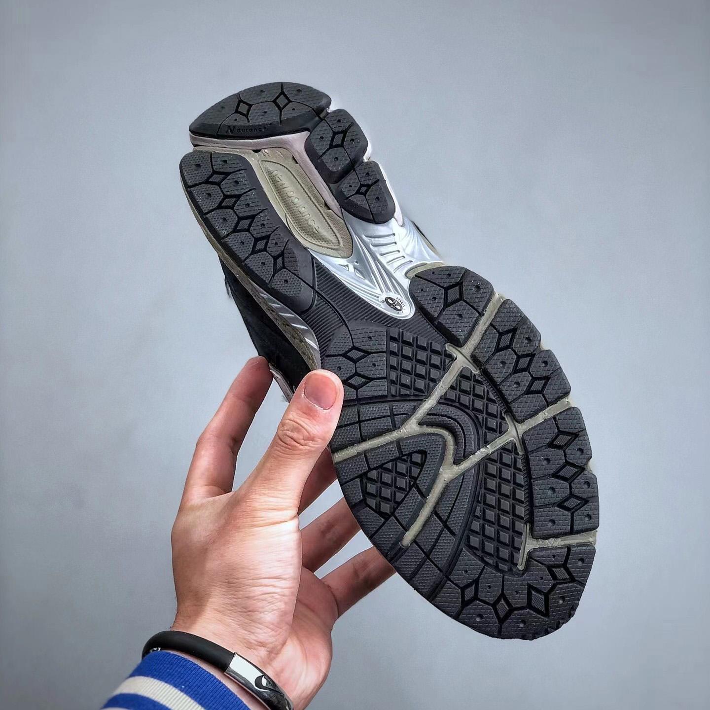 New Balance 2002R Trainers - PerfectKickZ