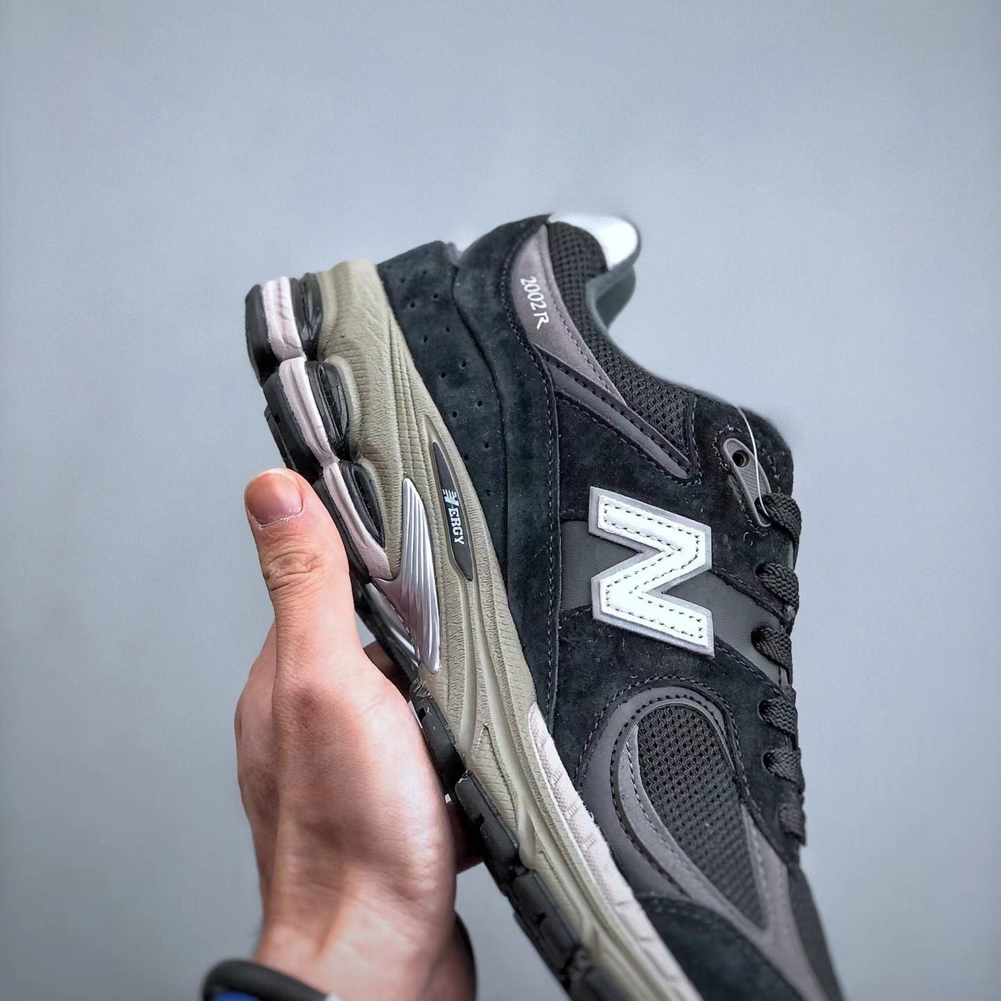 New Balance 2002R Trainers - PerfectKickZ