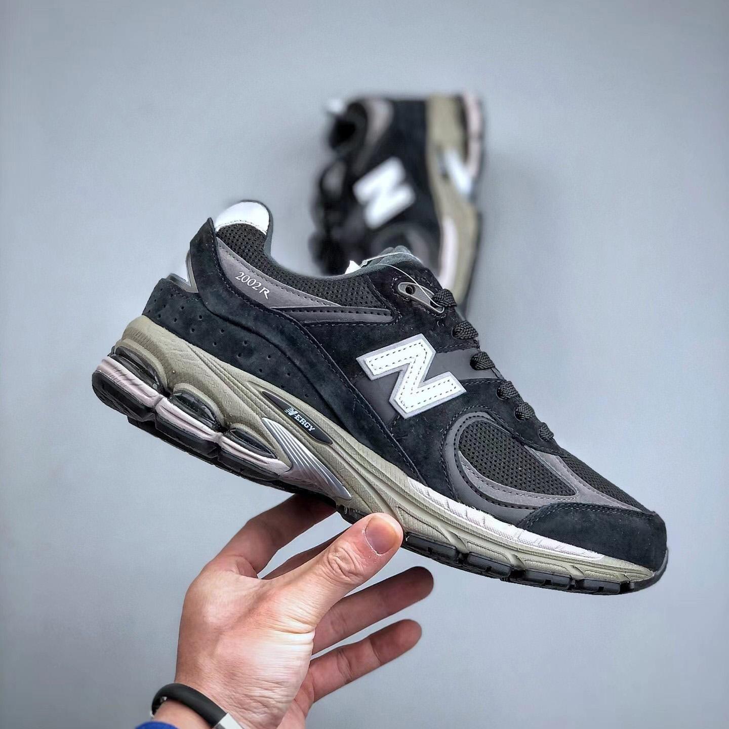 New Balance 2002R Trainers - PerfectKickZ