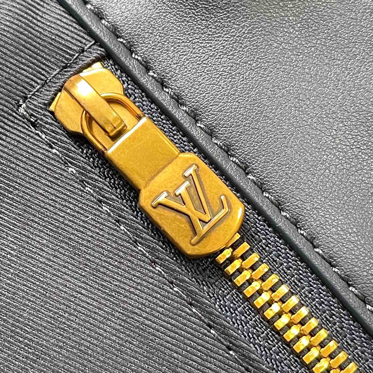 Louis Vuitton Sac Plat 24H (43 x 34 x 17.5cm)  M46812 - PerfectKickZ