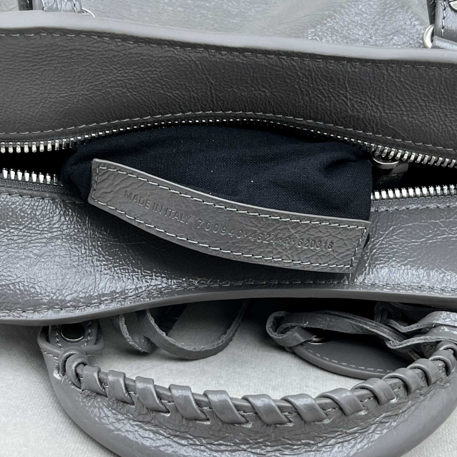 Balenciaga Neo Cagole Xs Shoulder Bag (26x13x18cm) - PerfectKickZ
