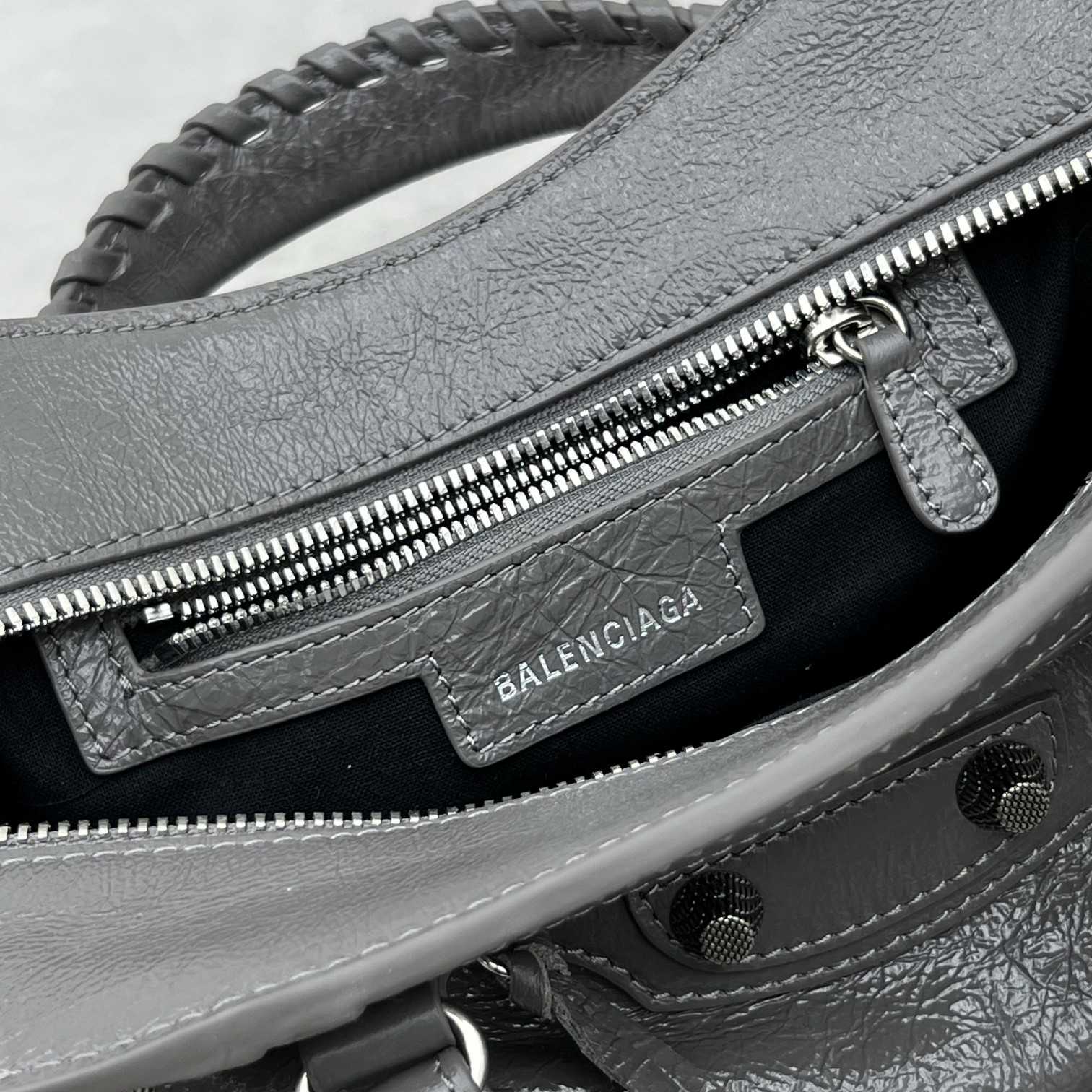 Balenciaga Neo Cagole Xs Shoulder Bag (26x13x18cm) - PerfectKickZ