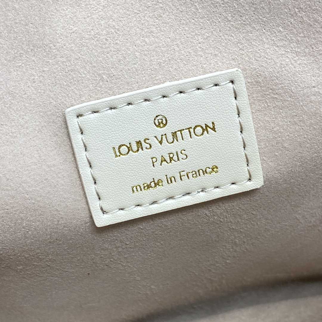 Louis Vuitton Saumur BB  (20-16-7.5CM)   M23746 - PerfectKickZ