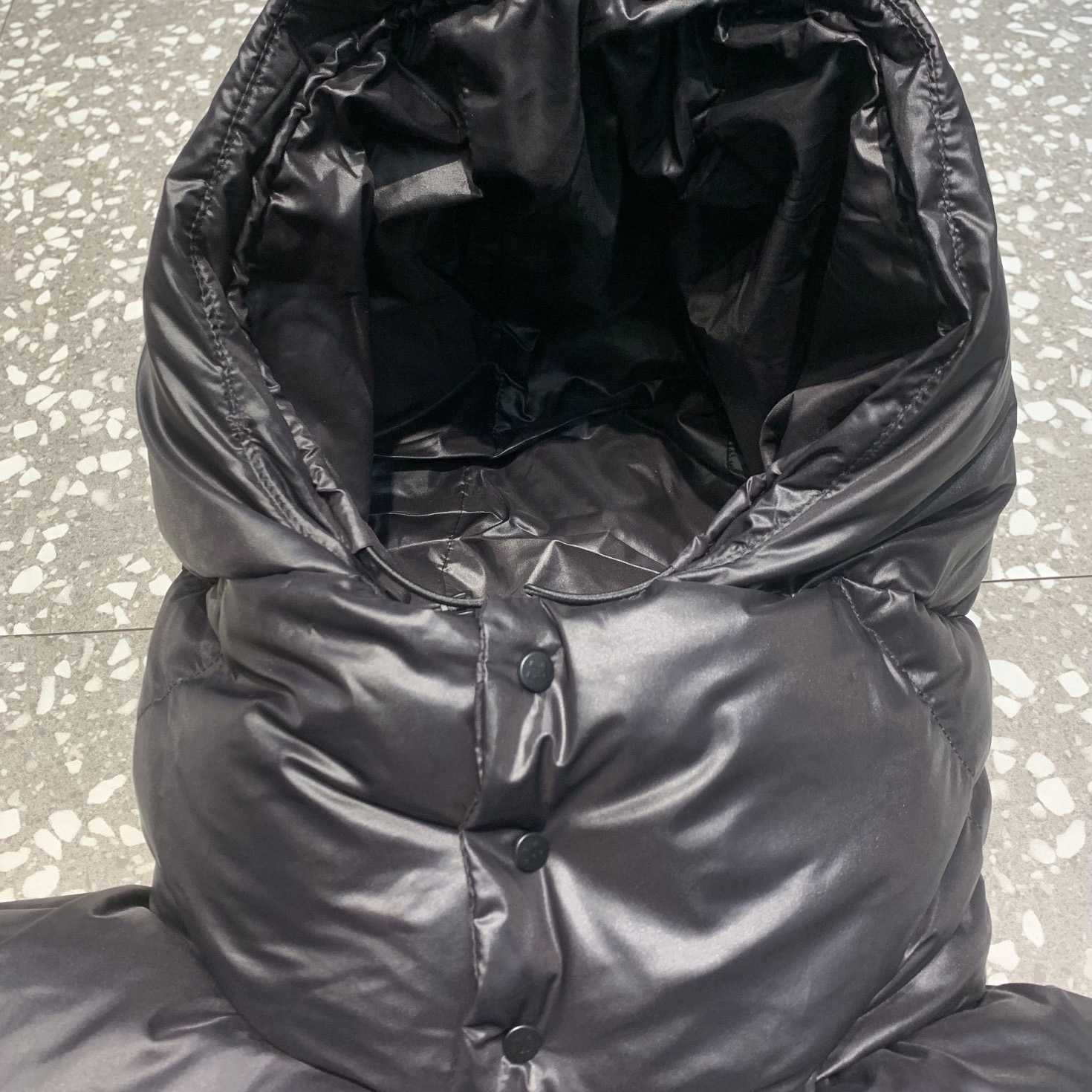 Moncler Yonne Short Down Jacket - PerfectKickZ