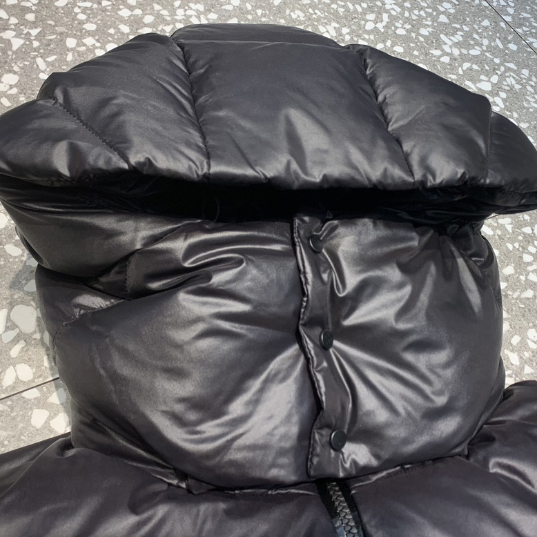 Moncler Yonne Short Down Jacket - PerfectKickZ