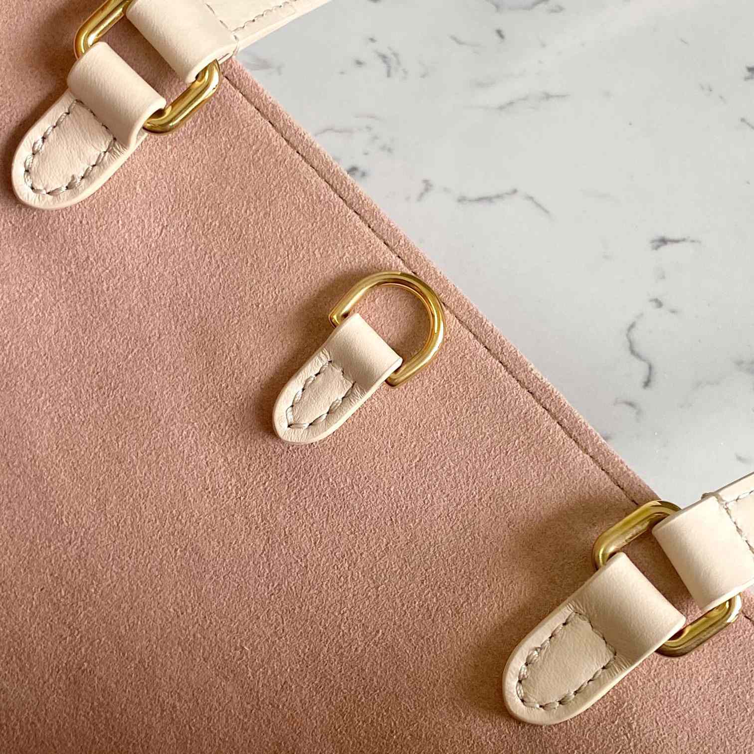 Louis Vuitton OnTheGo MM (35x27x14CM)  M21575 - PerfectKickZ