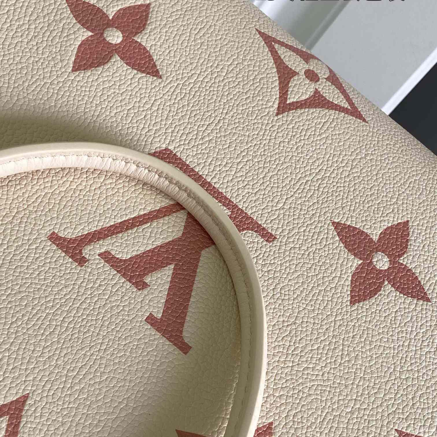 Louis Vuitton OnTheGo MM (35x27x14CM)  M21575 - PerfectKickZ