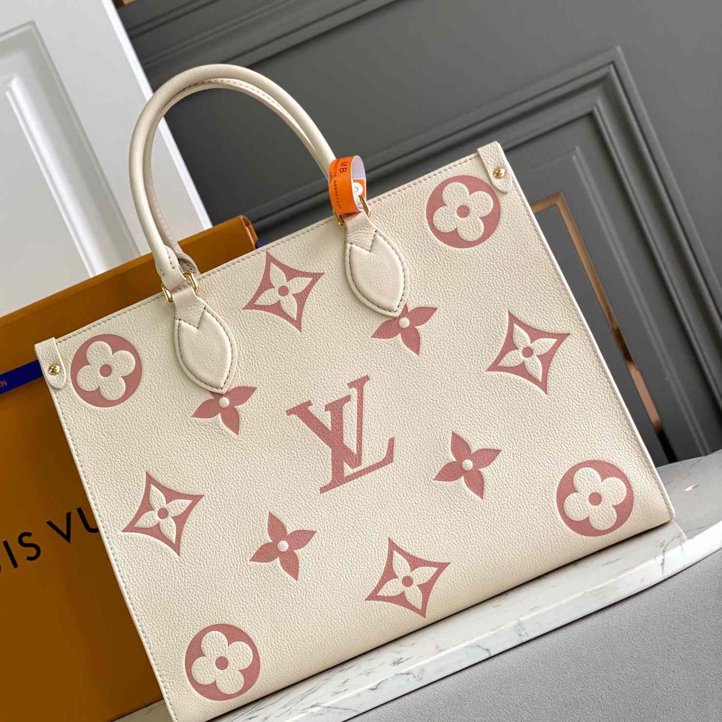 Louis Vuitton OnTheGo MM (35x27x14CM)  M21575 - PerfectKickZ