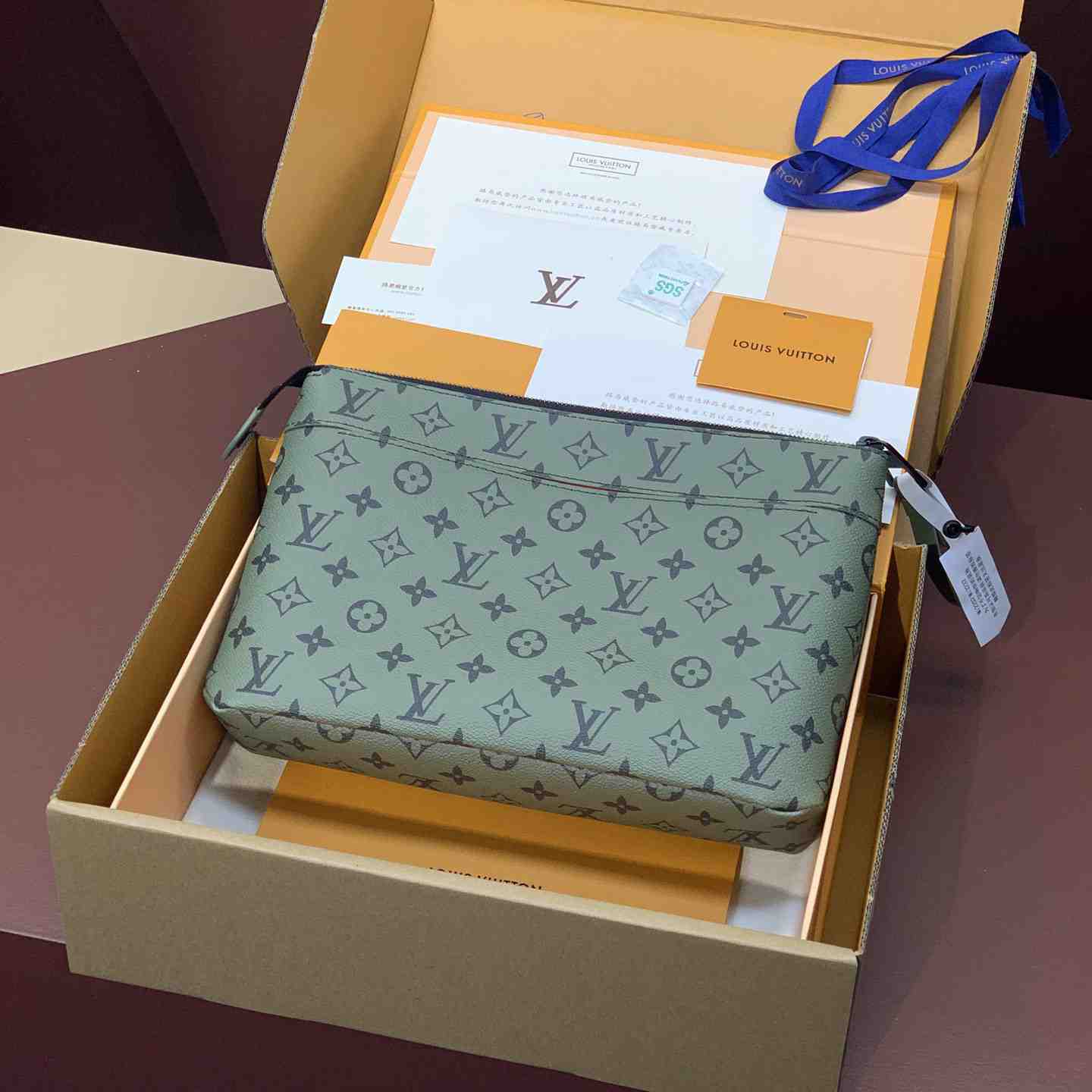Louis Vuitton Pochette Voyage Souple (32 x 21 x 8cm)M82800 - PerfectKickZ