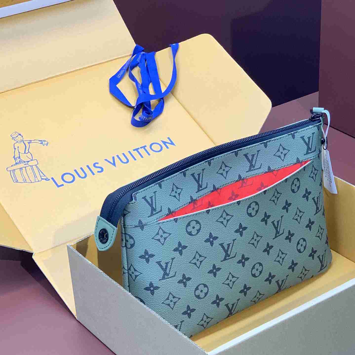 Louis Vuitton Pochette Voyage Souple (32 x 21 x 8cm)M82800 - PerfectKickZ