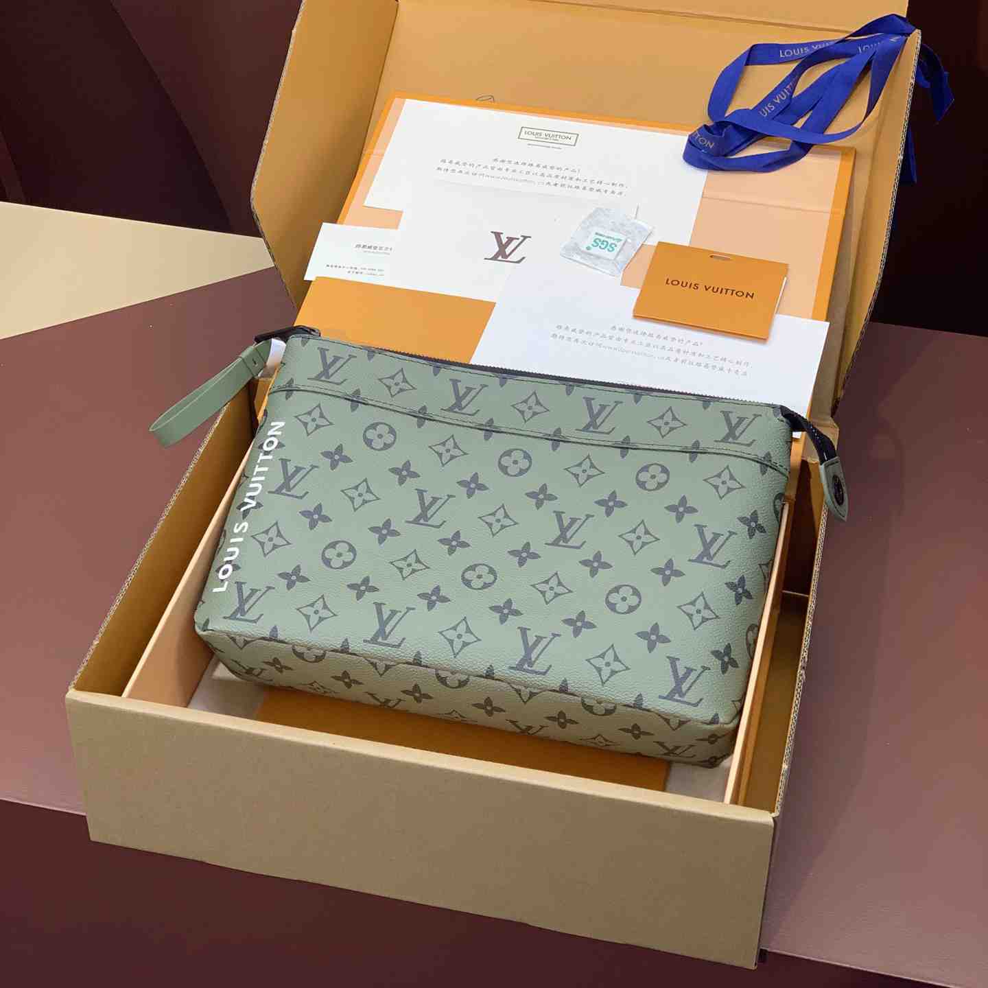 Louis Vuitton Pochette Voyage Souple (32 x 21 x 8cm)M82800 - PerfectKickZ