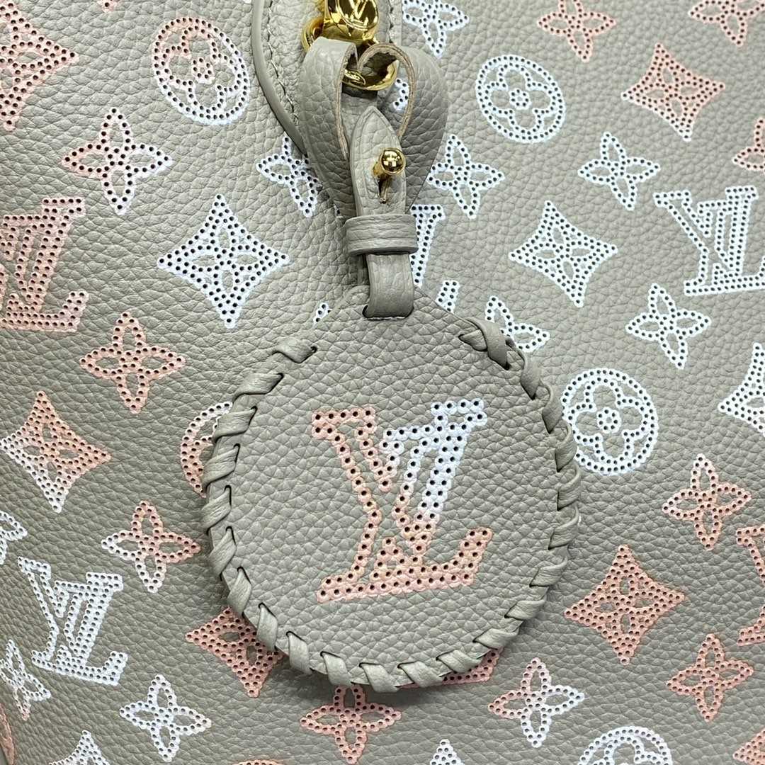 Louis Vuitton Blossom MM (30*27.5*16cm)  M23387 - PerfectKickZ