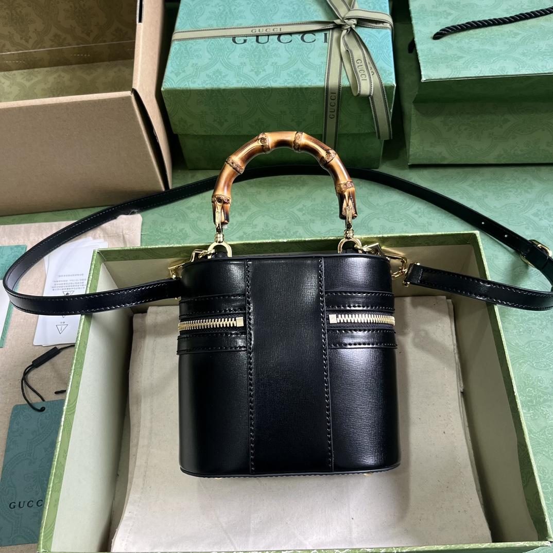 Gucci Mini Bamboo Shoulder Bag (15.5x 13.5x 4cm) - 