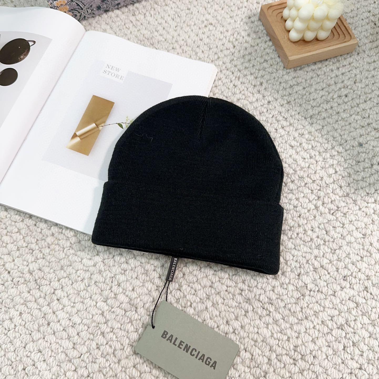Balenciaga Sports Icon Beanie - PerfectKickZ