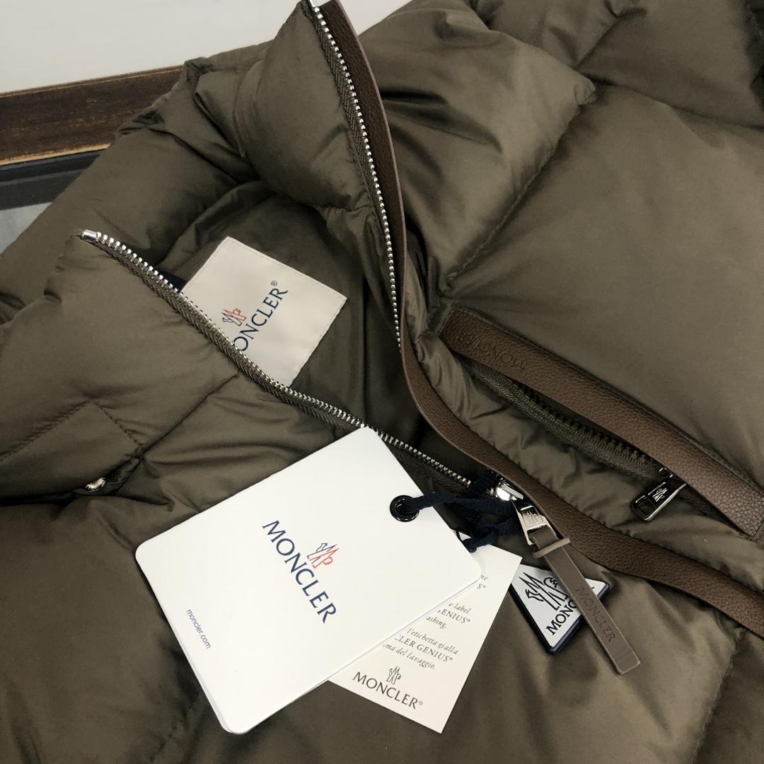 Moncler Besbre Short Down Jacket - 