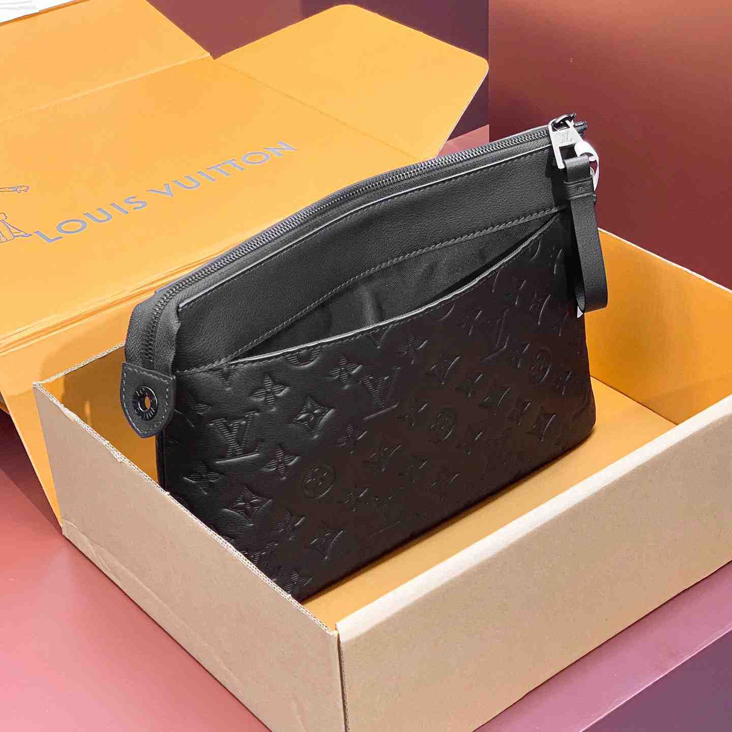 Louis Vuitton Pochette Voyage Souple (32 x 21 x 8cm)  M82545 - PerfectKickZ