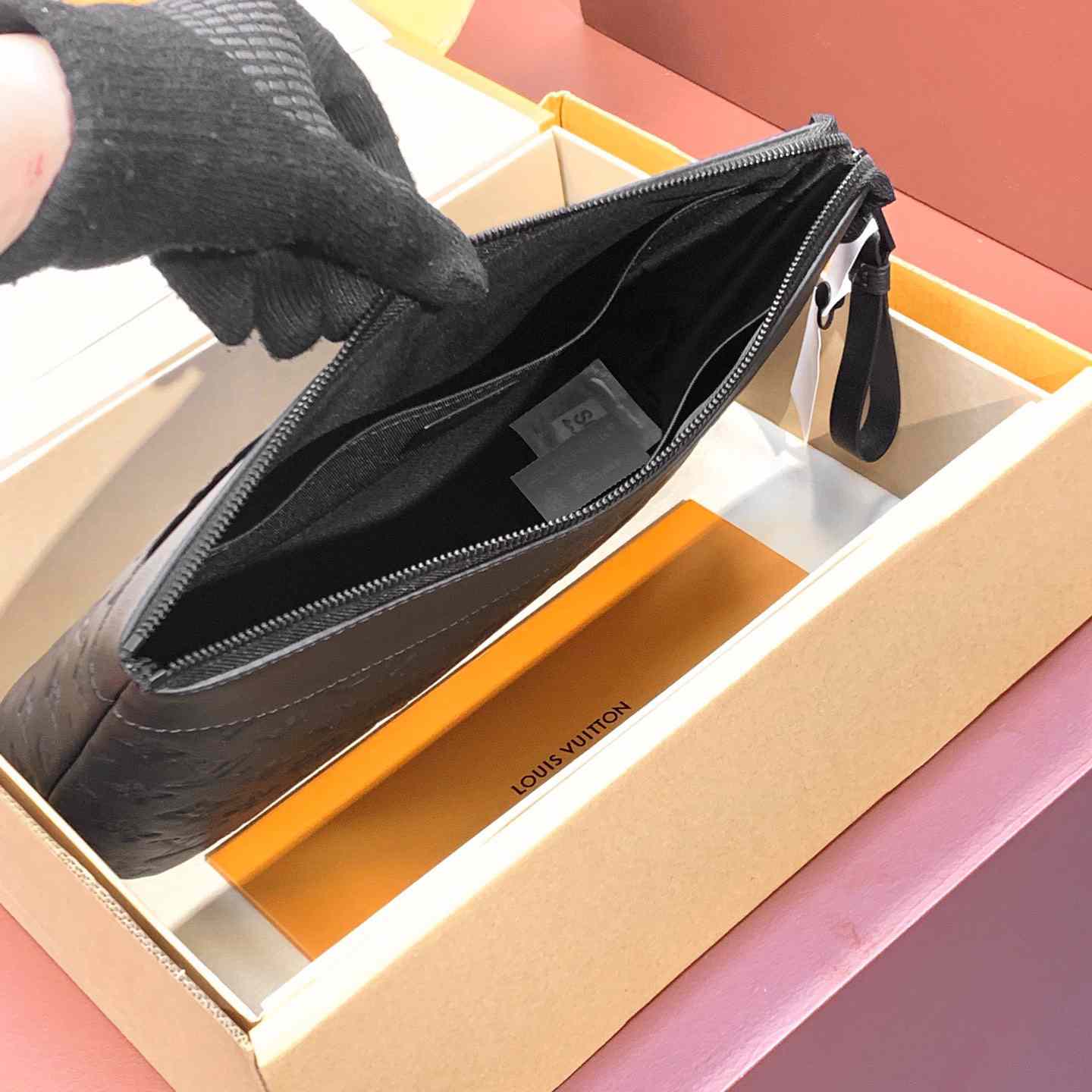 Louis Vuitton Pochette Voyage Souple (32 x 21 x 8cm)  M82545 - PerfectKickZ