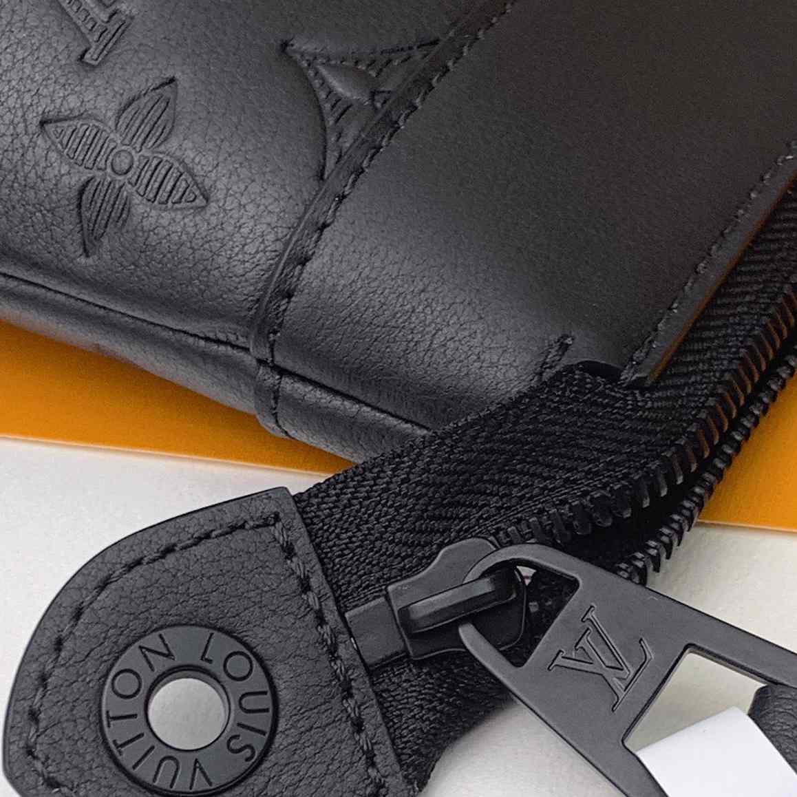Louis Vuitton Pochette Voyage Souple (32 x 21 x 8cm)  M82545 - PerfectKickZ