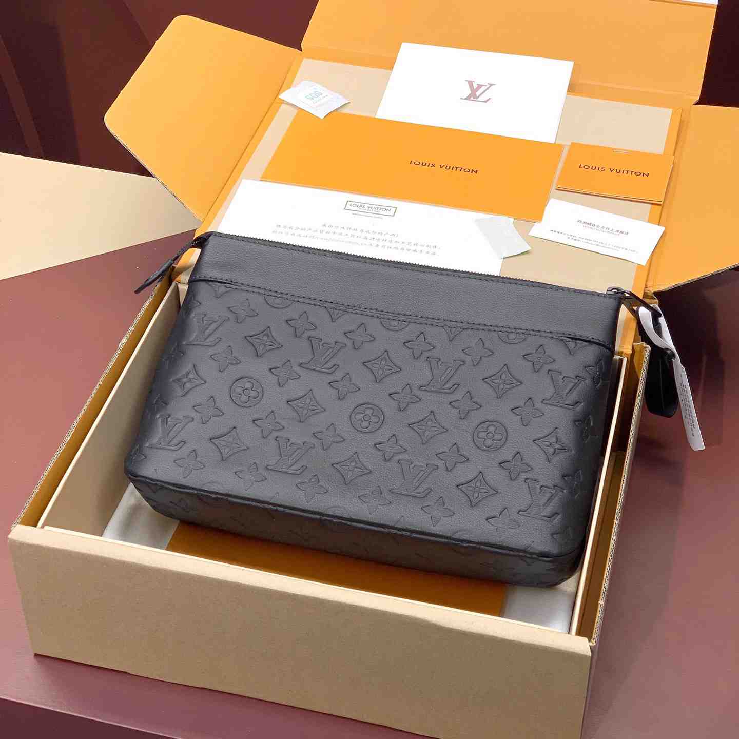 Louis Vuitton Pochette Voyage Souple (32 x 21 x 8cm)  M82545 - PerfectKickZ