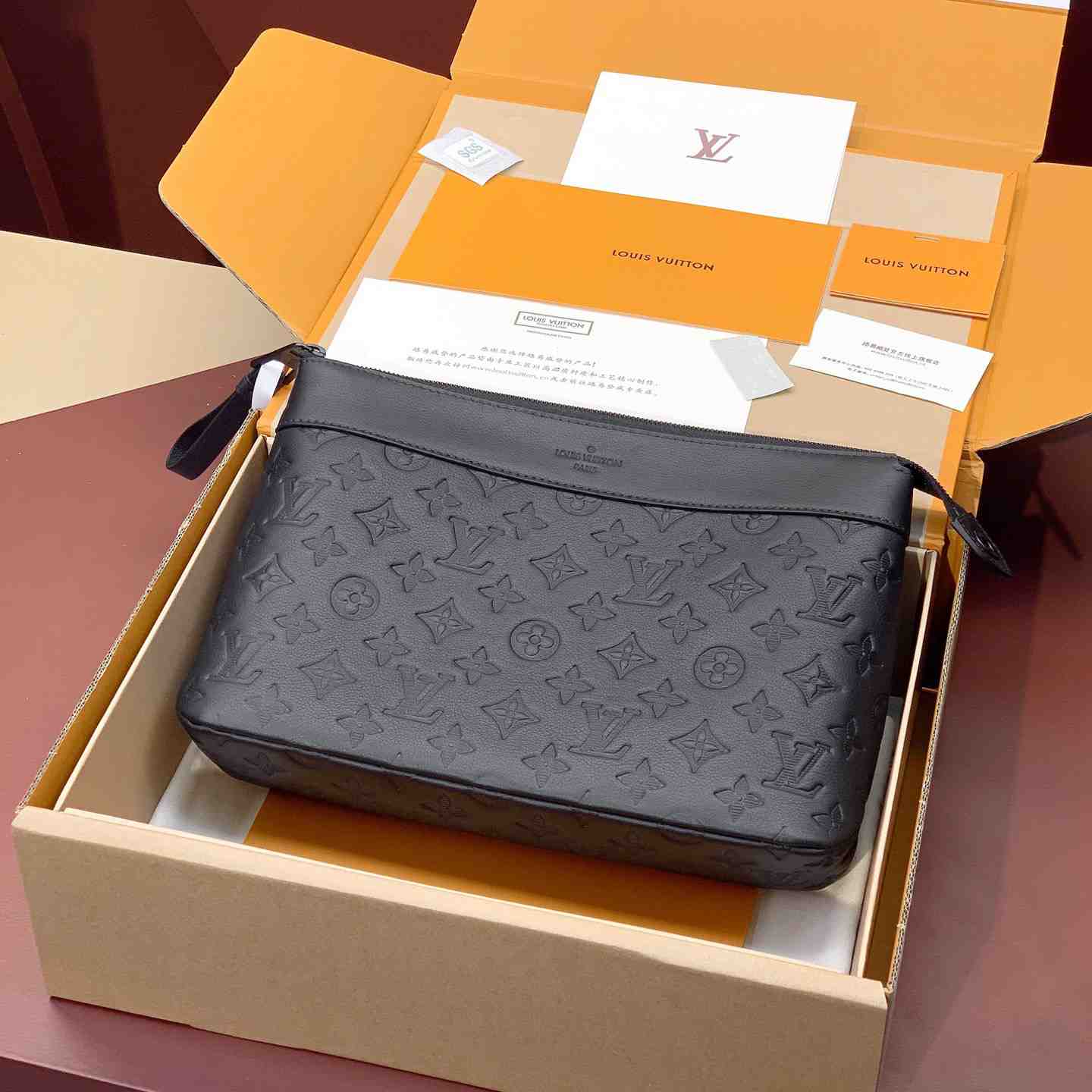 Louis Vuitton Pochette Voyage Souple (32 x 21 x 8cm)  M82545 - PerfectKickZ