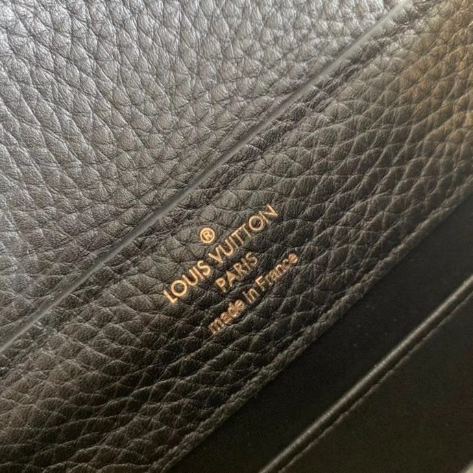 Louis Vuitton Capucines Mini (21-14-8cm)   M56071 - 