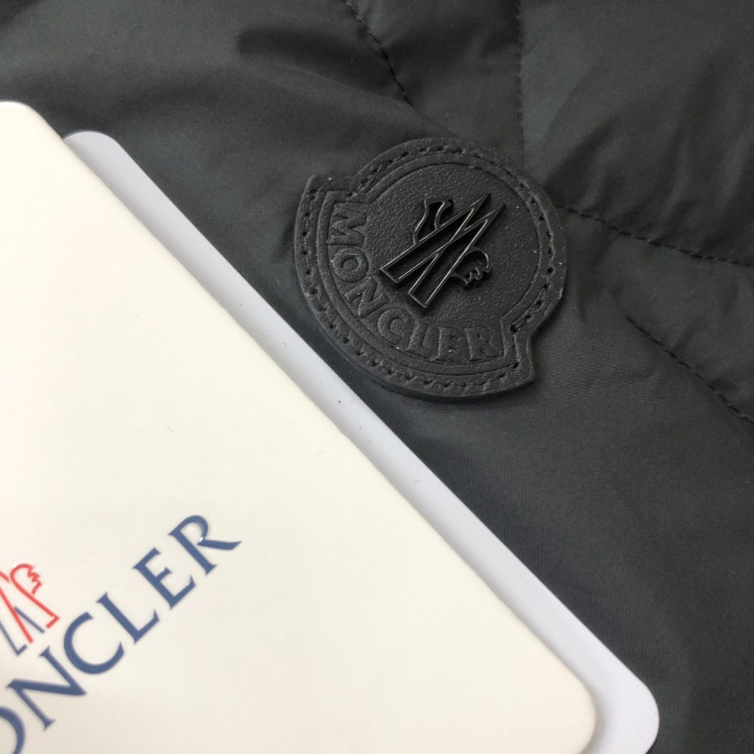Moncler Besbre Short Down Jacket - PerfectKickZ