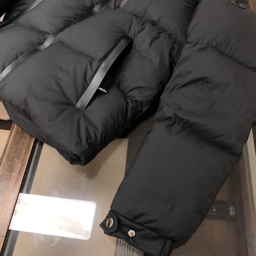 Moncler Besbre Short Down Jacket - PerfectKickZ