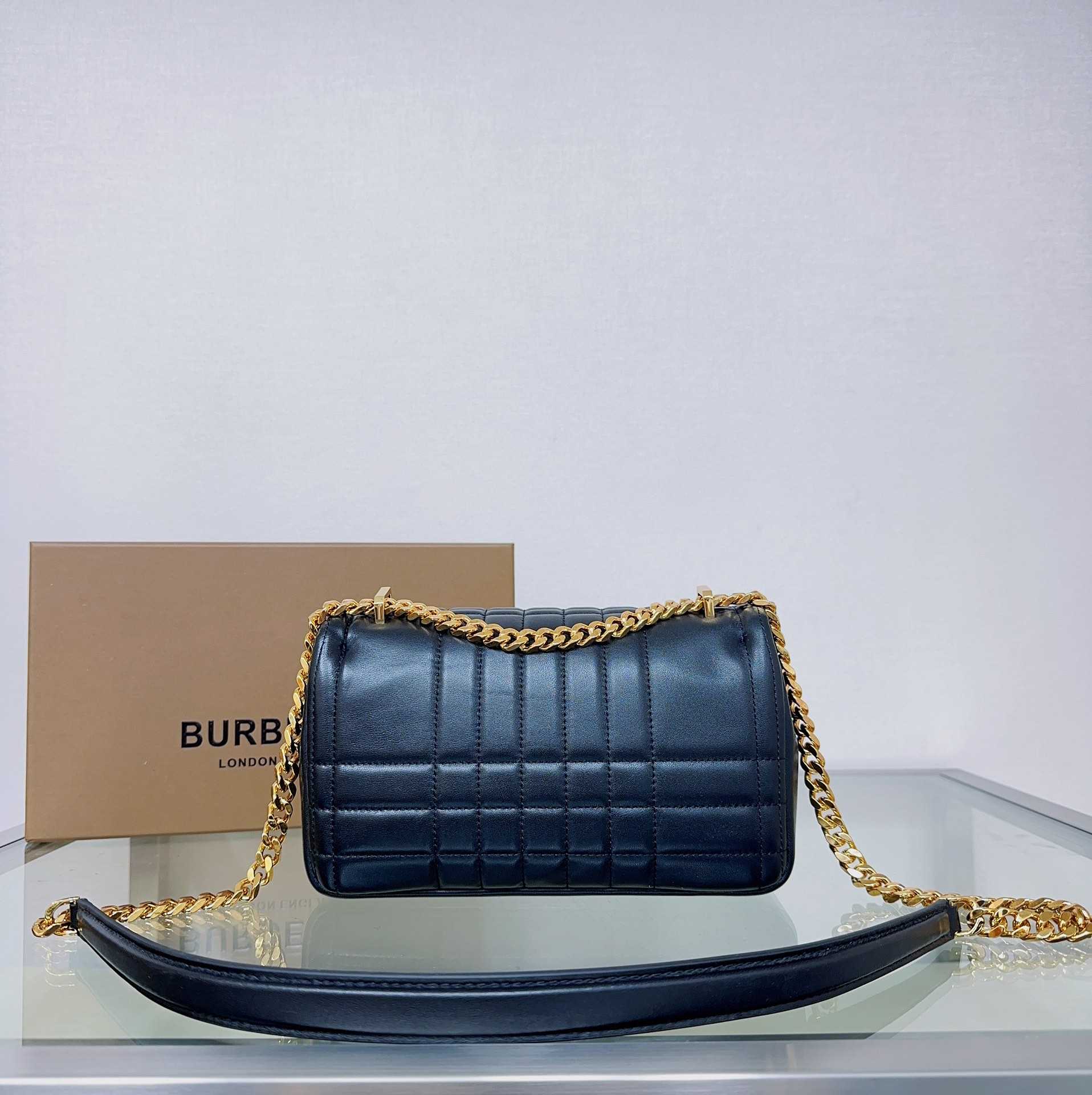 Burberry Quilted Lola Bag (23-6-13cm) - PerfectKickZ