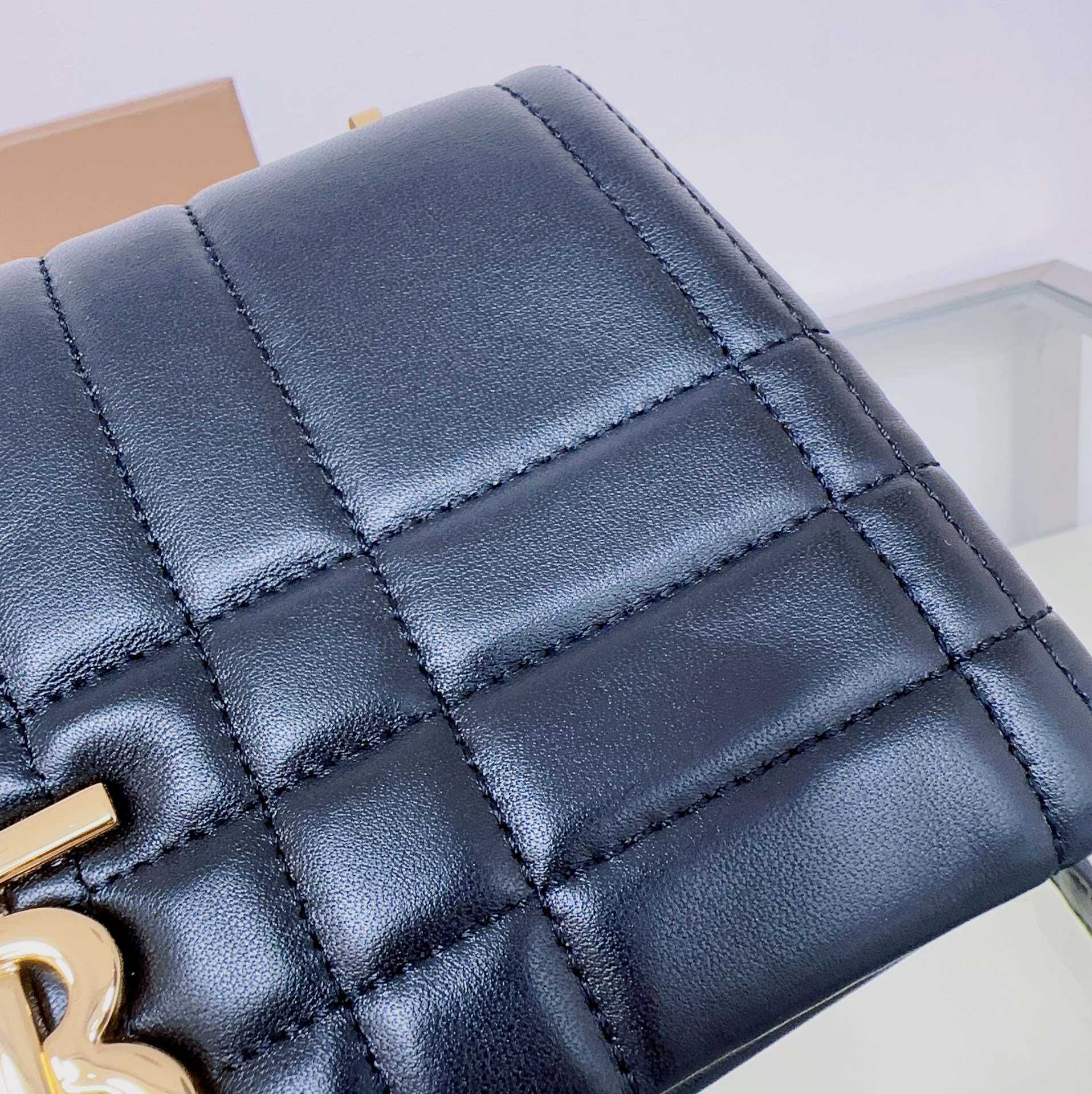 Burberry Quilted Lola Bag (23-6-13cm) - PerfectKickZ