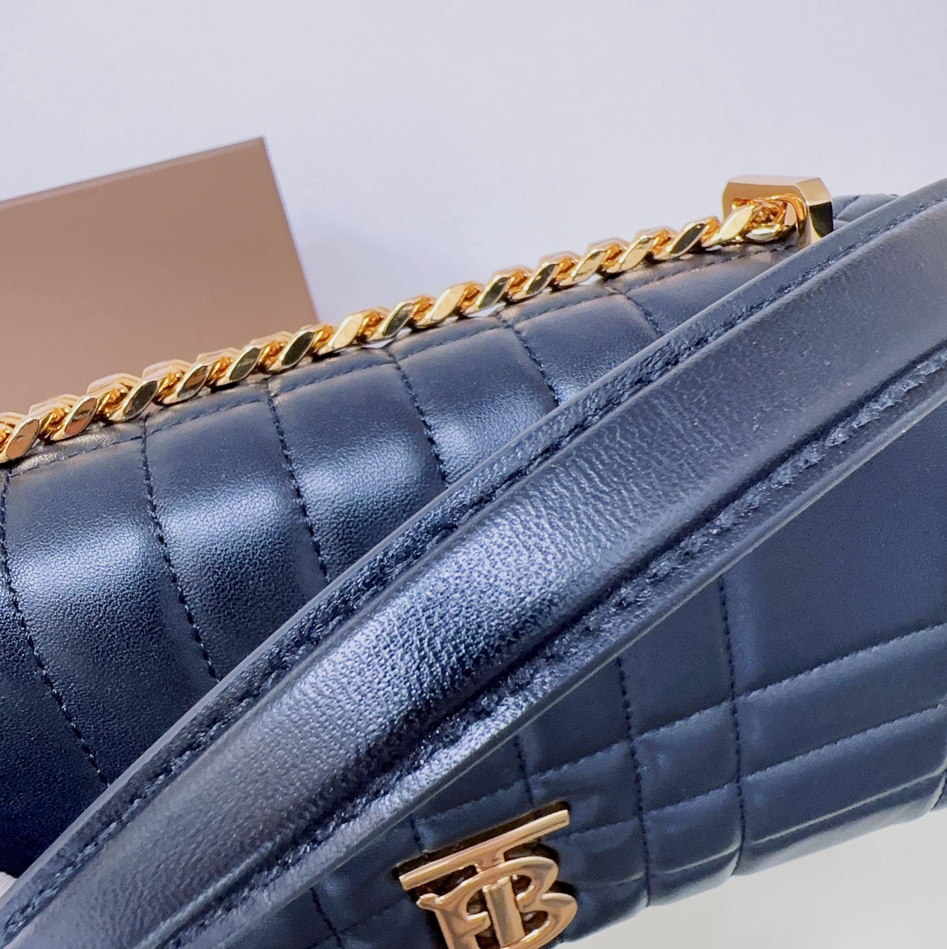 Burberry Quilted Lola Bag (23-6-13cm) - PerfectKickZ