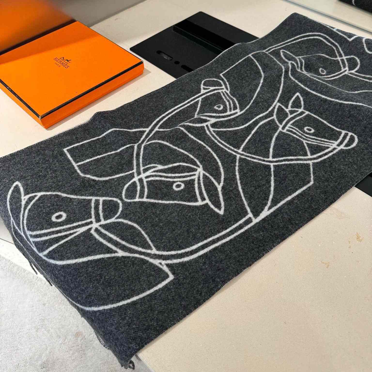 Hermes Casaque Entrelacs Equestres muffler  - PerfectKickZ