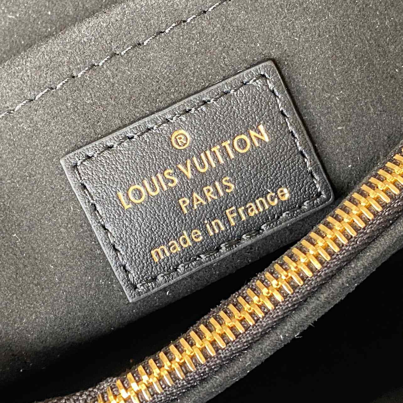Louis Vuitton Hold Me (23x15x10cm)  M21720 - PerfectKickZ