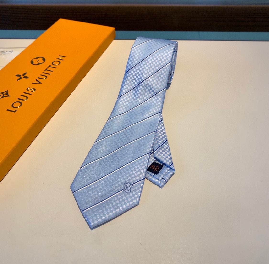 Louis Vuitton LV Thin Stripes Tie - PerfectKickZ