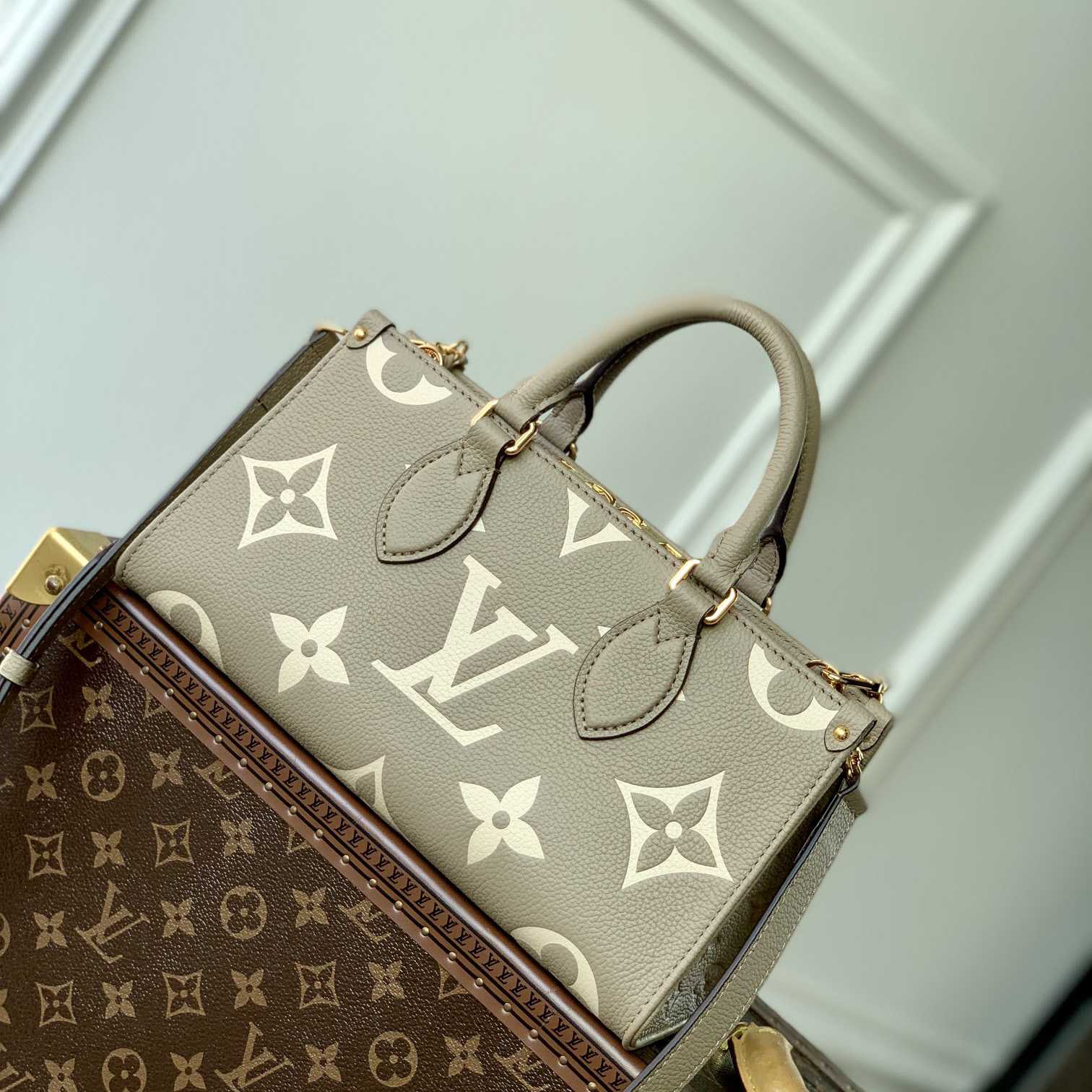 Louis Vuitton OnTheGo East West  (25-13-10 cm) M23641 - PerfectKickZ