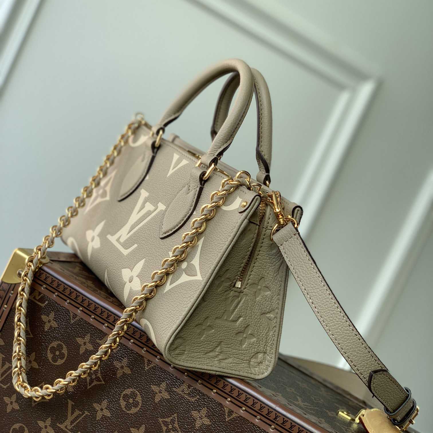 Louis Vuitton OnTheGo East West  (25-13-10 cm) M23641 - PerfectKickZ