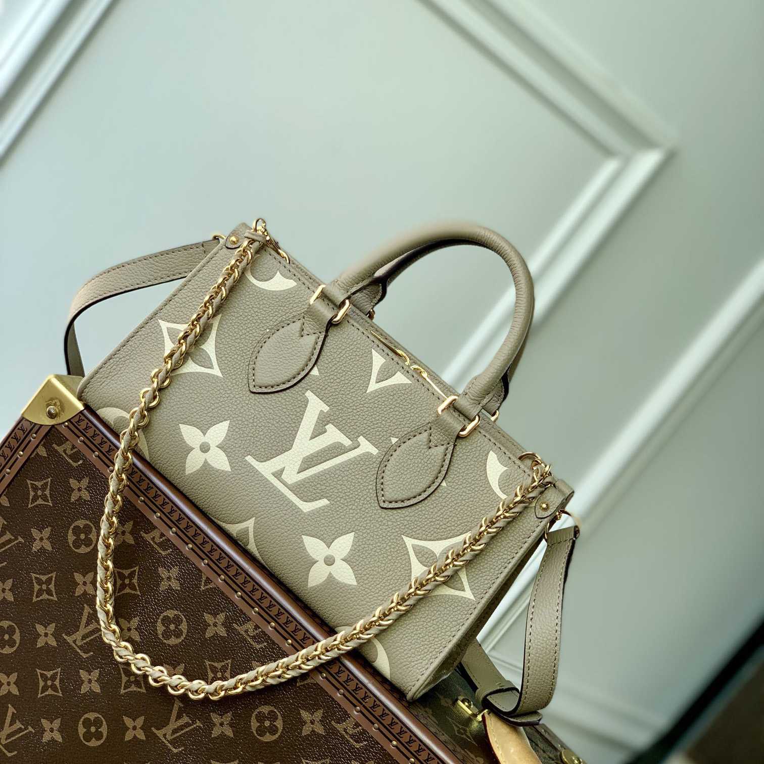 Louis Vuitton OnTheGo East West  (25-13-10 cm) M23641 - PerfectKickZ