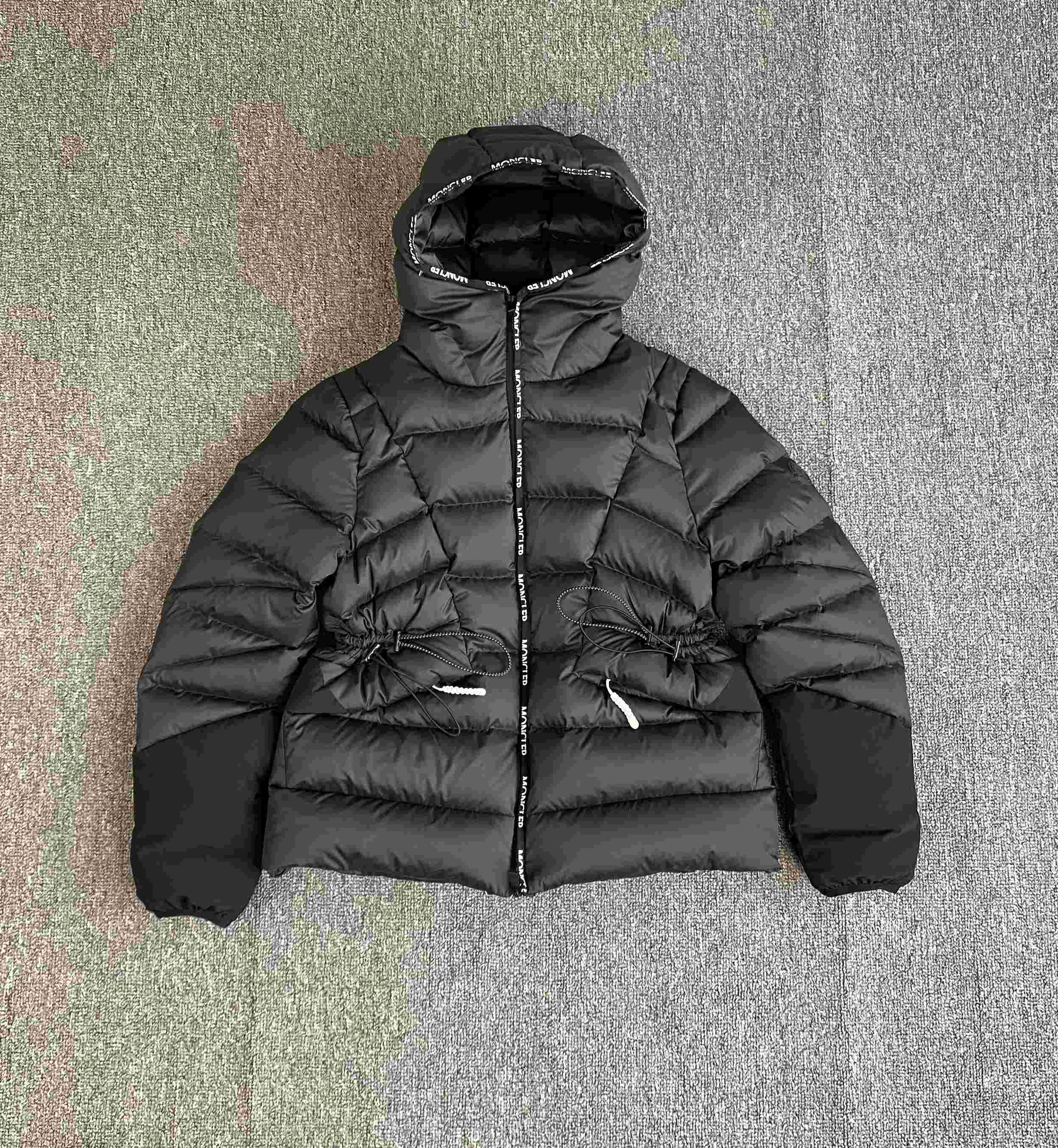 Moncler Sittang Short Down Jacket - PerfectKickZ