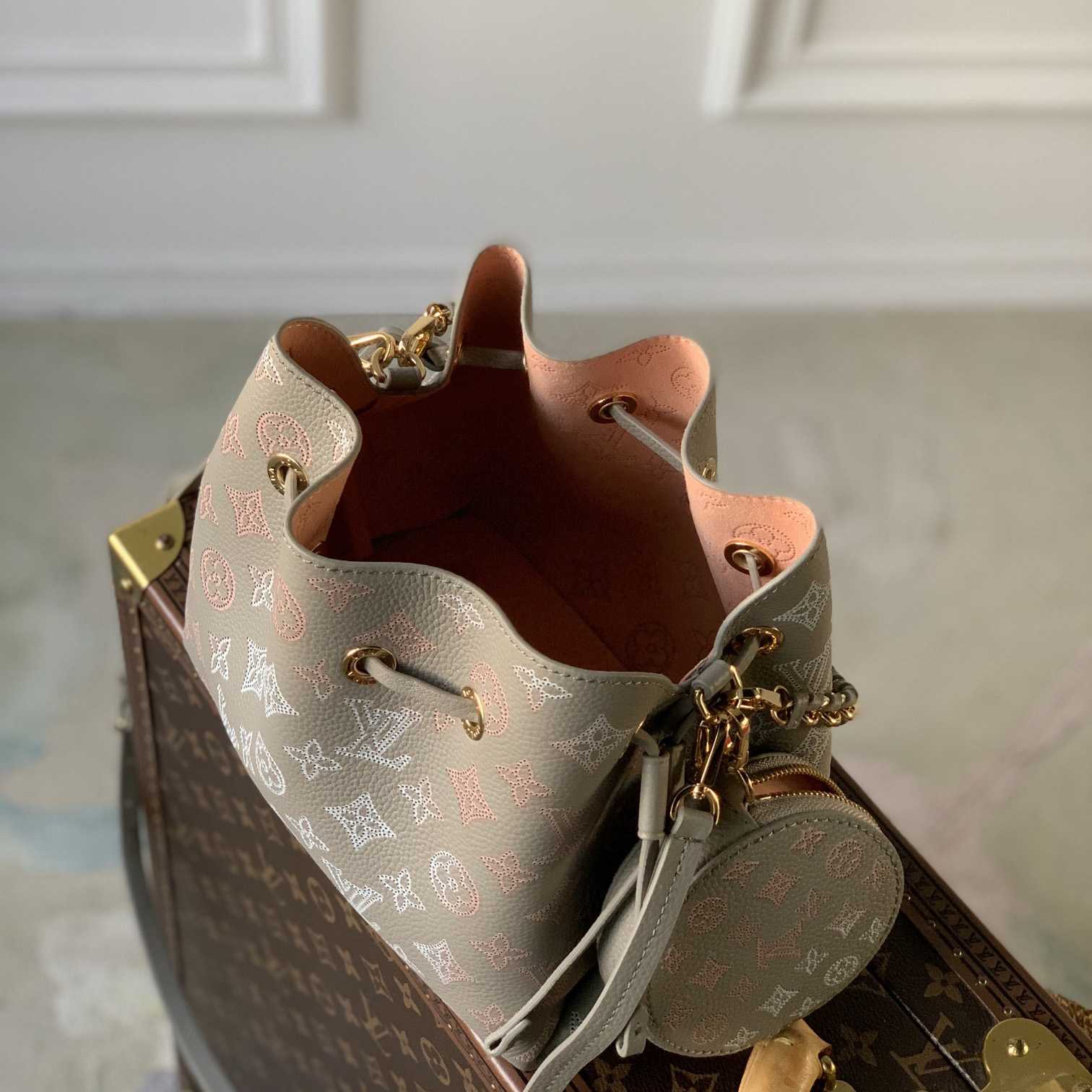 Louis Vuitton Bella (19×22×14cm)  M23388 - PerfectKickZ