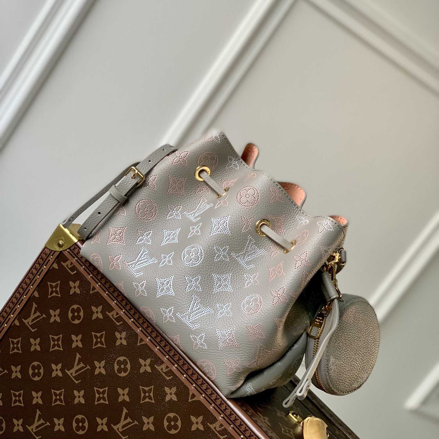 Louis Vuitton Bella (19×22×14cm)  M23388 - PerfectKickZ