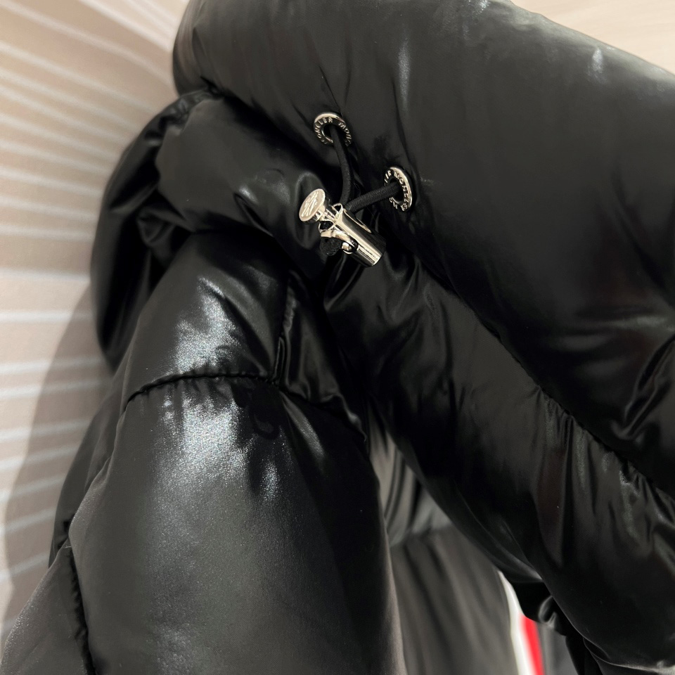 Moncler Montbeliard Short Down Jacket - PerfectKickZ