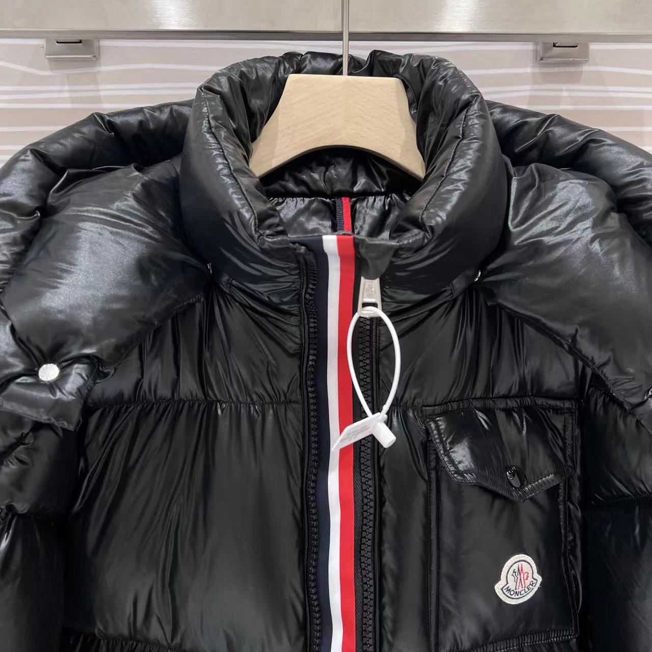Moncler Montbeliard Short Down Jacket - PerfectKickZ
