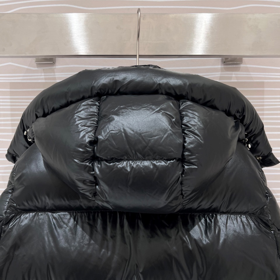 Moncler Montbeliard Short Down Jacket - PerfectKickZ