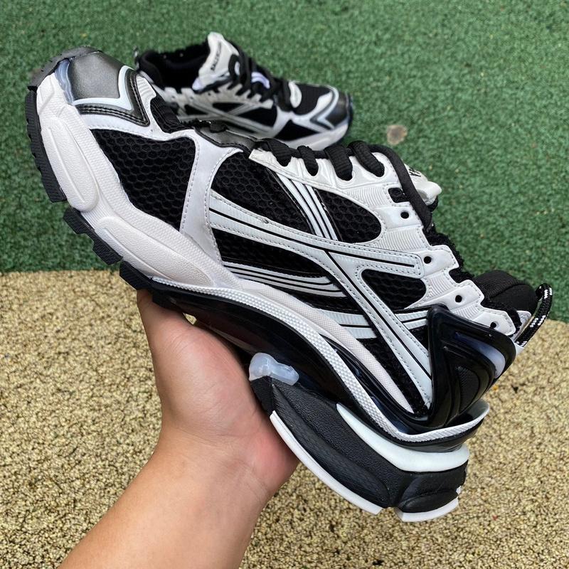 Balenciaga Runner 7.5  Sneaker  - PerfectKickZ
