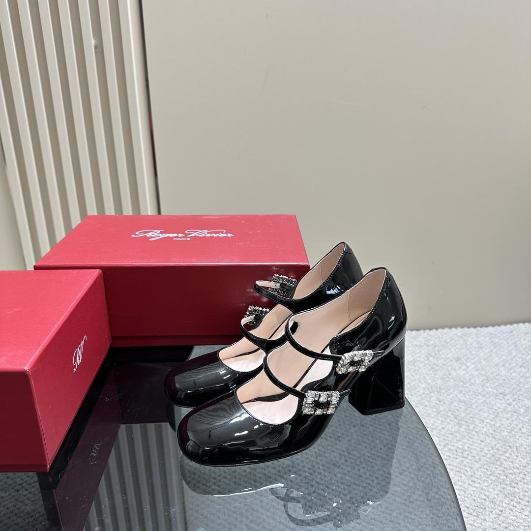 Roger Vivier Trés Vivier Strass Buckle Mini Babies Pumps In Patent Leather - PerfectKickZ