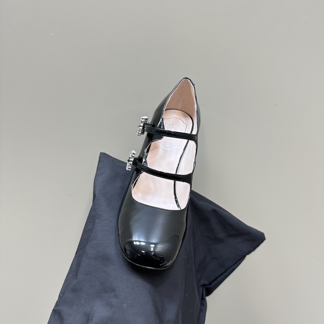 Roger Vivier Trés Vivier Strass Buckle Mini Babies Pumps In Patent Leather - PerfectKickZ