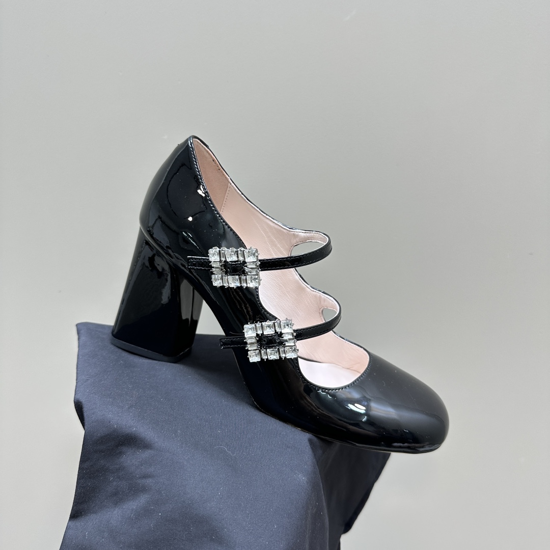 Roger Vivier Trés Vivier Strass Buckle Mini Babies Pumps In Patent Leather - PerfectKickZ