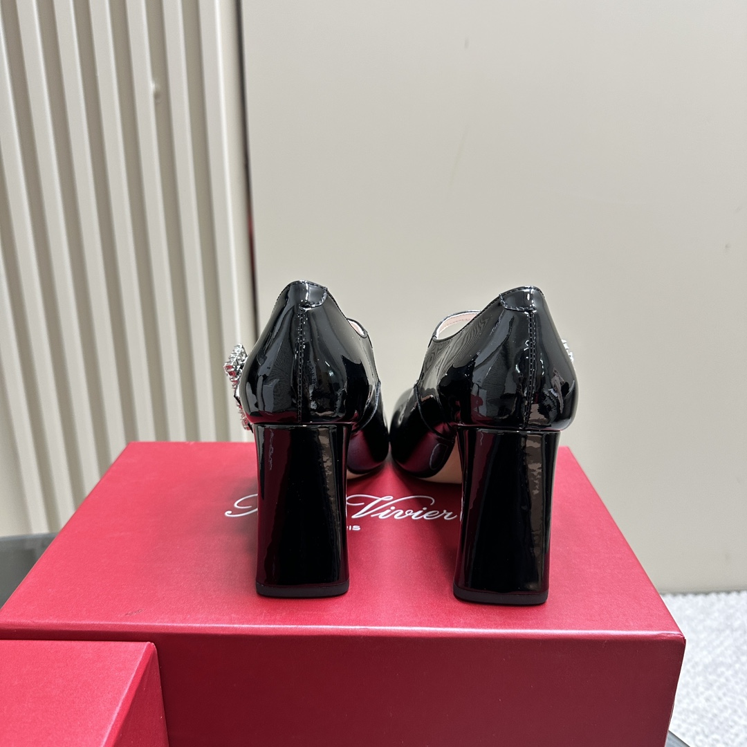 Roger Vivier Trés Vivier Strass Buckle Mini Babies Pumps In Patent Leather - PerfectKickZ
