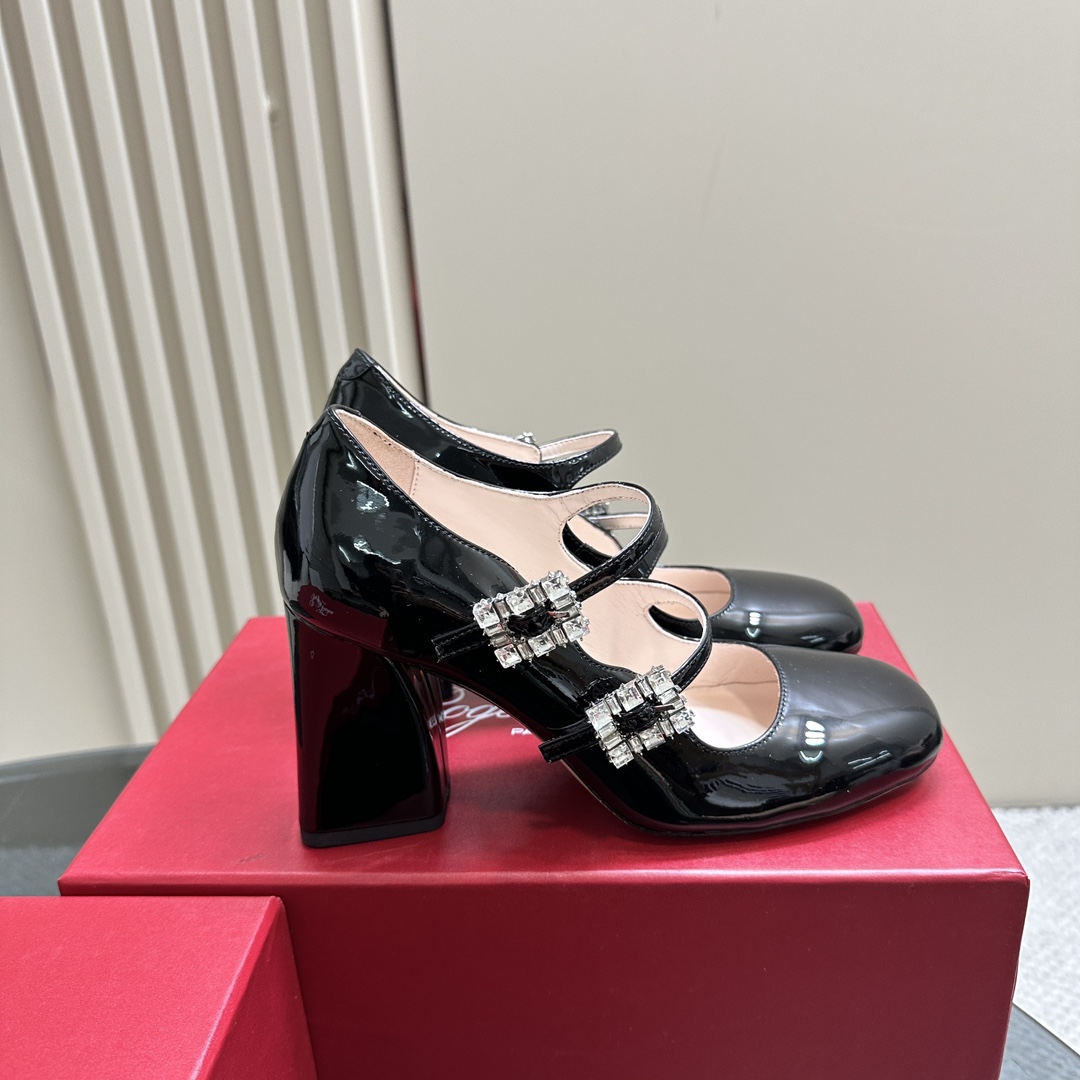 Roger Vivier Trés Vivier Strass Buckle Mini Babies Pumps In Patent Leather - PerfectKickZ
